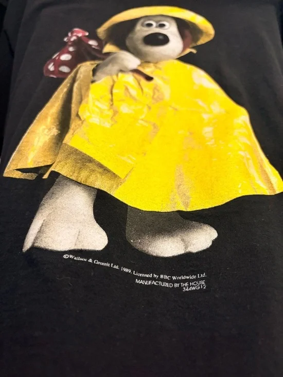 Vintage Wallace & Gromit Gromit Raincoat Graphic Tee Tultex Size L Black - Picture 2 of 4